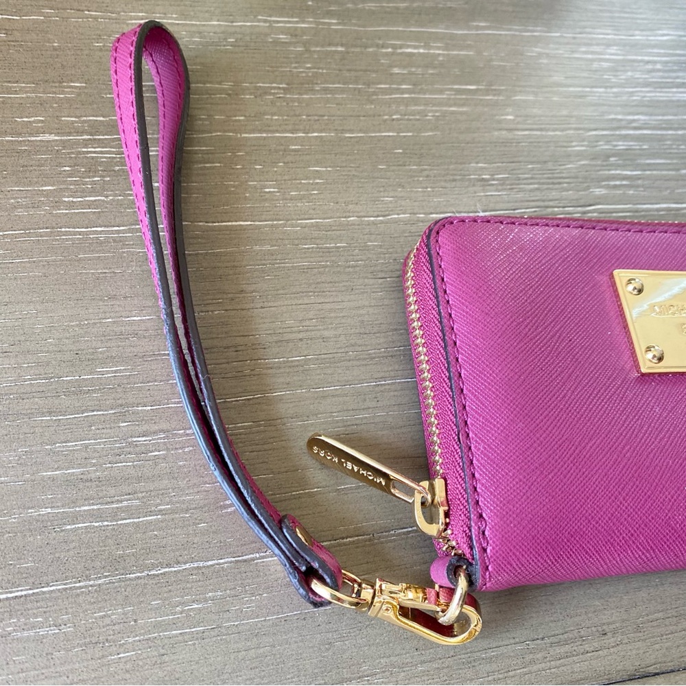 Michael Kors wristlet wallet - Picture 3 of 5